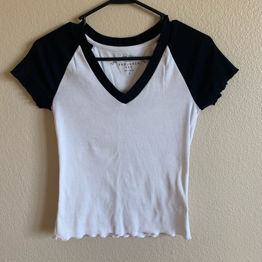 Scalloped black&white top